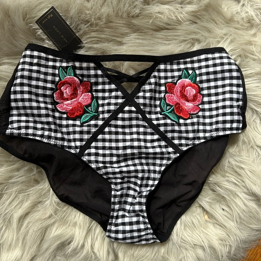 🆕 with tags 4 pairs MD cute undies - Picture 3 of 8